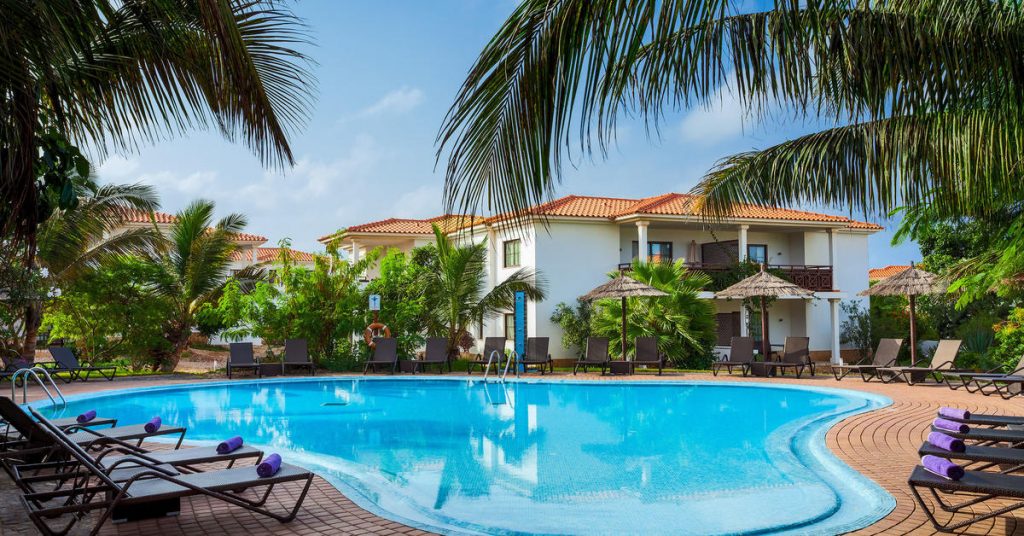 Hotel Melia Tortuga Beach Resort Sal zwembad ligbedden palmbomen