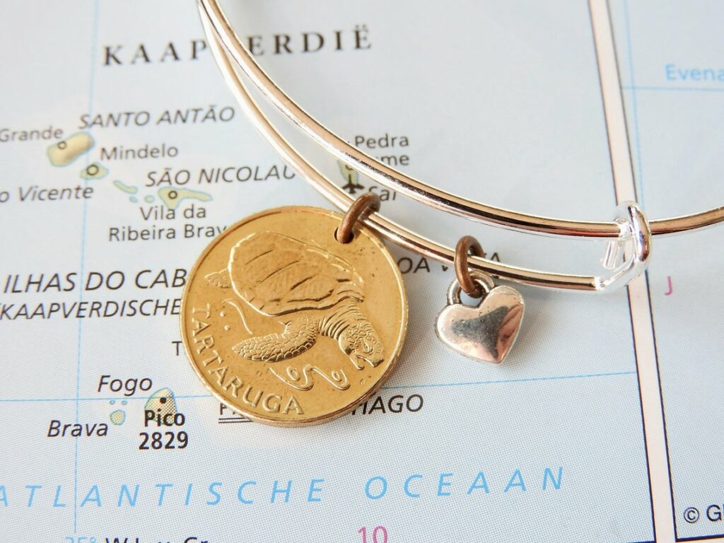 armband gemaakt van escudo Kaapverdische valuta