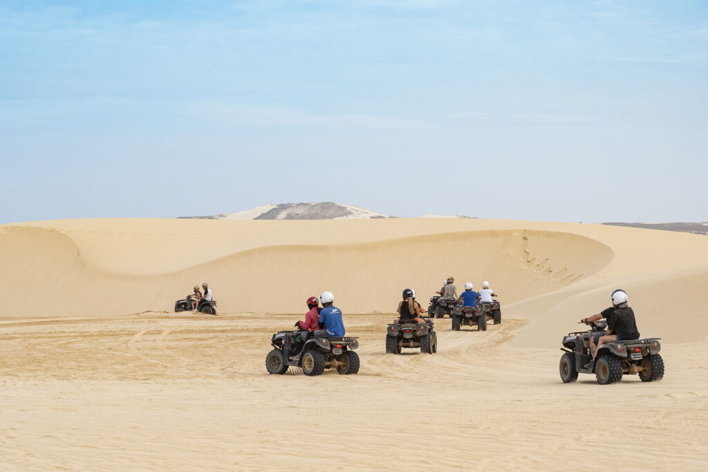 Quad rijden door de duinen van Viana Woestijn op Boa Vista in Kaapverdie