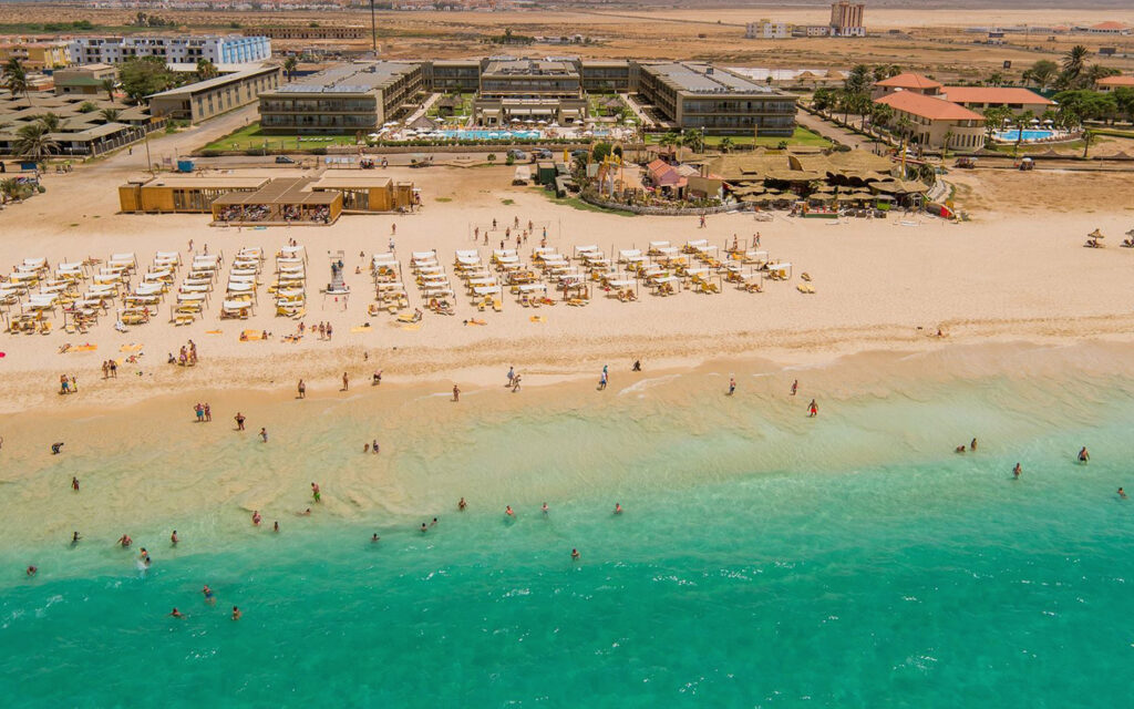 Hotel resort Oasis Salinas Sea, Sal Kaapverdië overzicht strand en zee