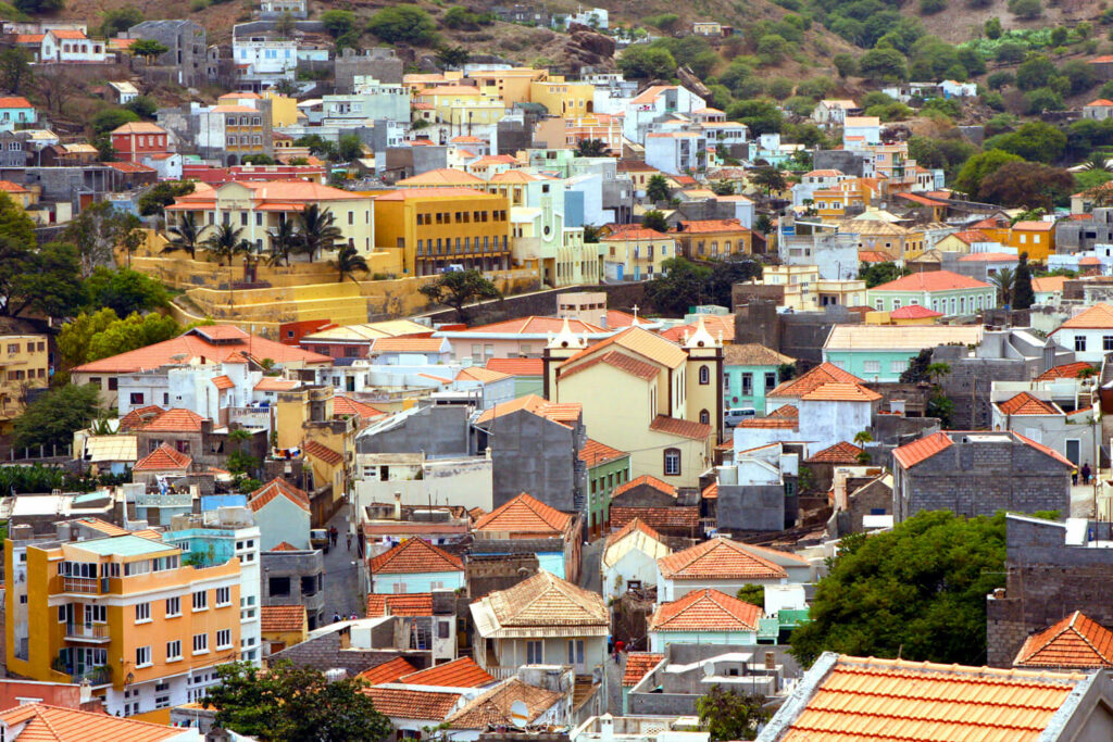 Overzicht van de stad Ribeira Brava op het Kaapverdische eiland Sao Nicolau