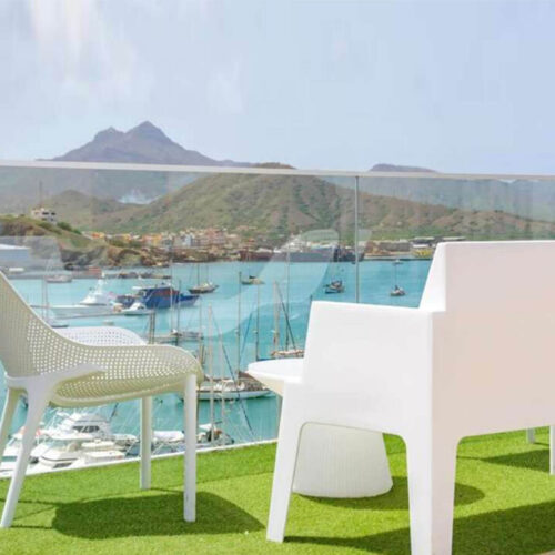 Dakterras uitzicht Mindelo haven, Sao Vicente in Kaapverdie