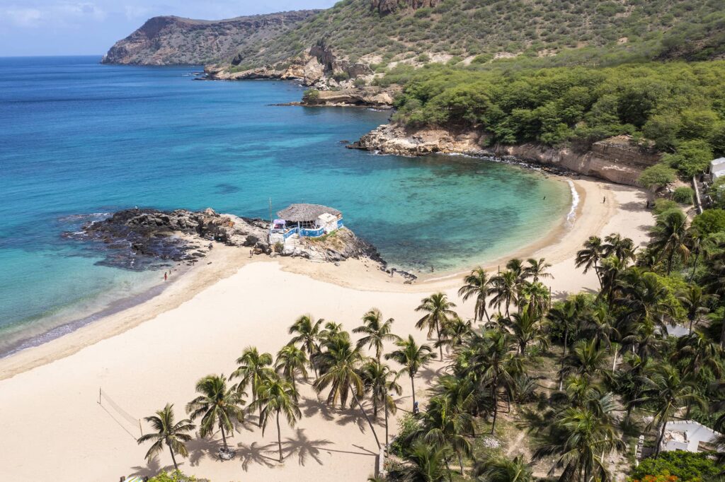 Beste reistijd Kaapverdië, het zonnige strand van Tarrafal op het eiland Santiago