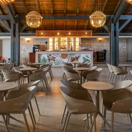 Activiteiten en bar van het Barceló Marine resort op Boa Vista in Kaapverdië