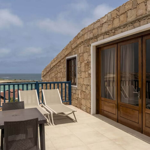 Terras met zonnebedden Barceló Marine resort Boa Vista Kaapverdie