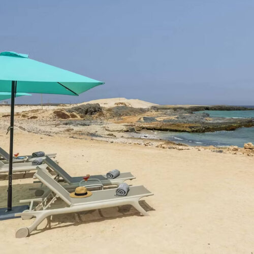 Ligbed strand Boa Vista in Kaapverdië, Barceló Marine All Inclusive resort