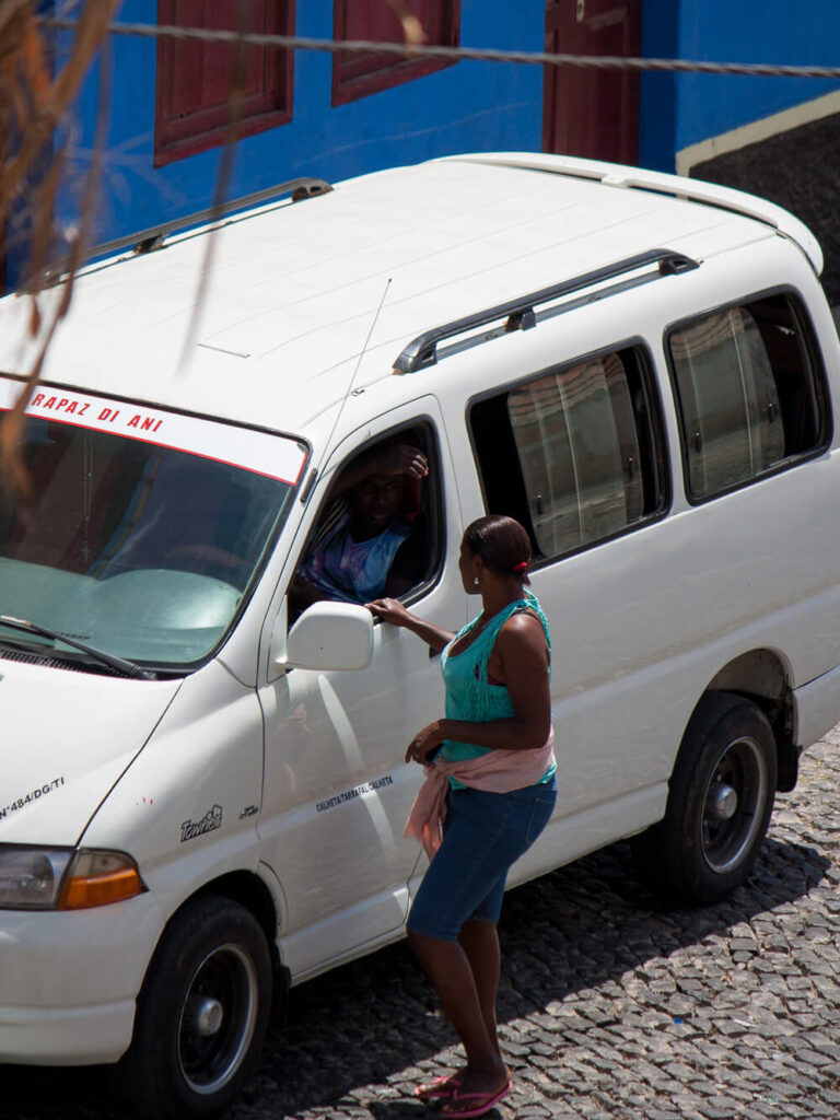 aluguer kaapverdië, minibus voor vervoer op de Kaapverdische Eilanden