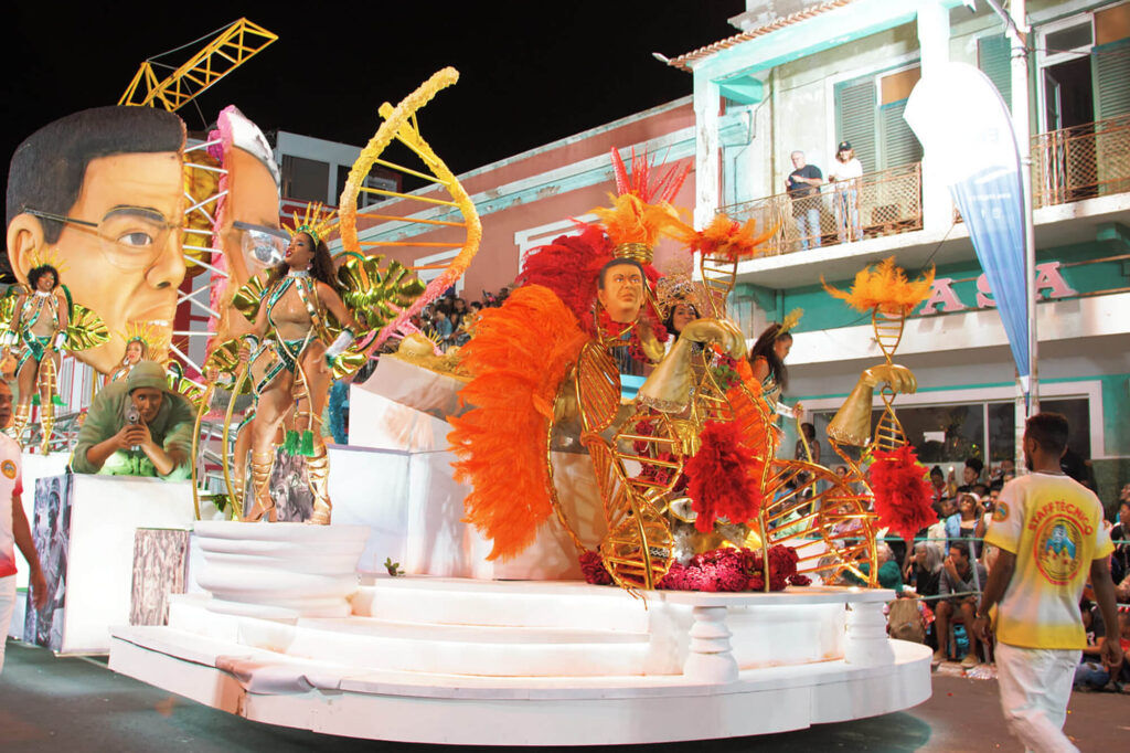 Carnaval optocht in Kaapverdië in Mindelo, São Vicente
