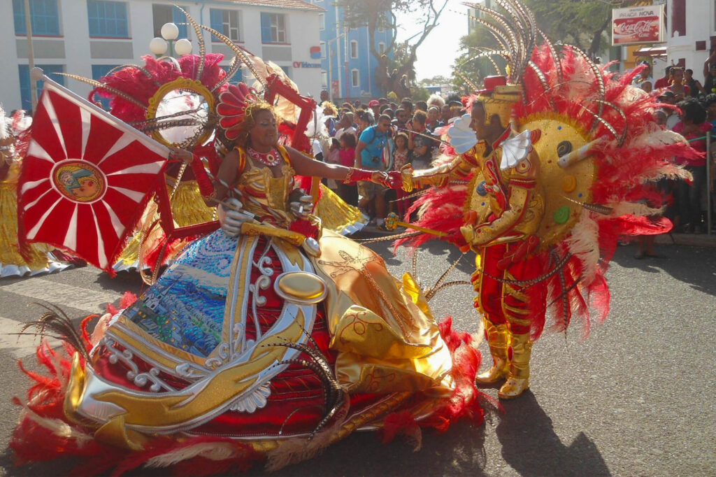 Kleurrijke carnavals kostuums in Kaapverdië