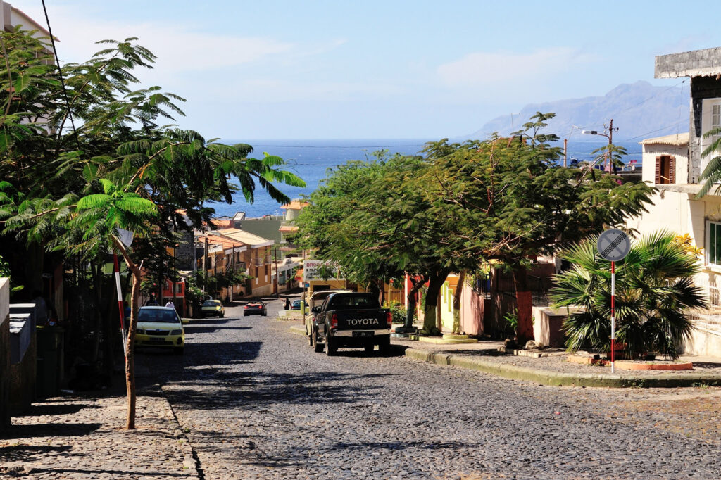 Transport en vervoer in Kaapverdië, een weg op Fogo in São Filipe