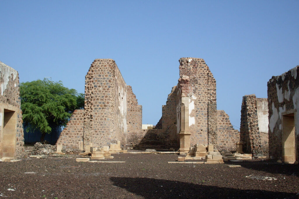 Ruines Se kathedraal in Cidade Velha op het eiland Santiago in Kaapverdië